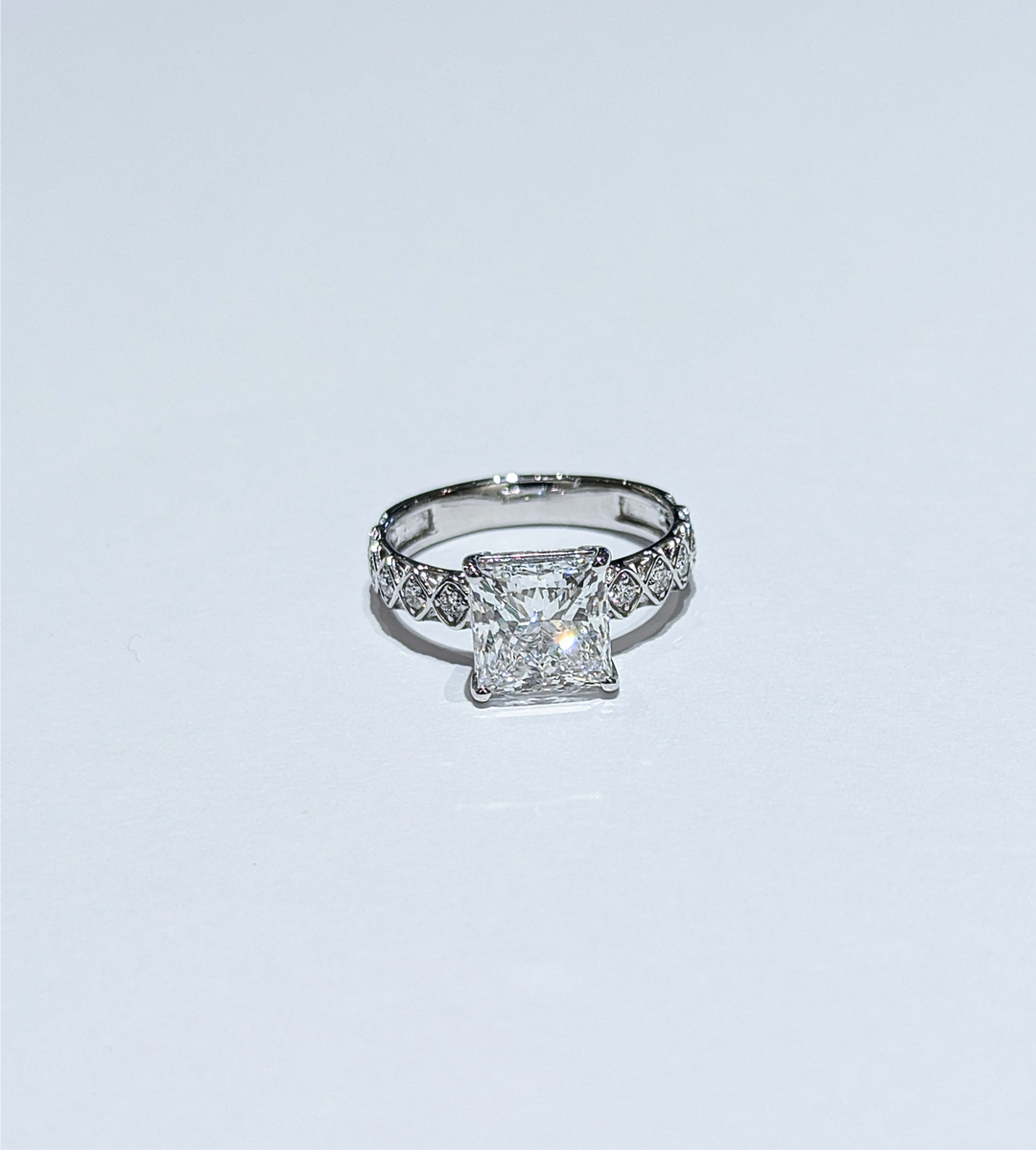 DIAMOND RING