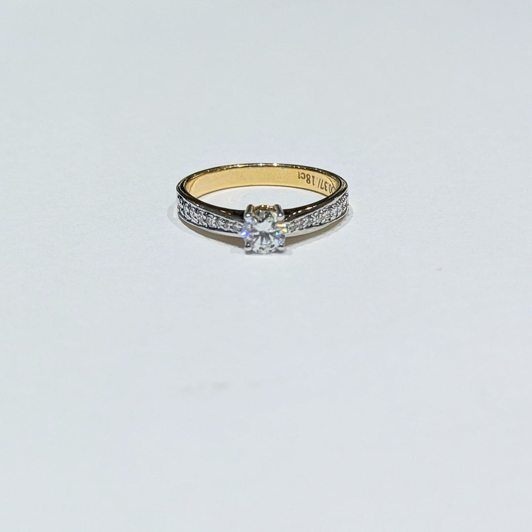 DIAMOND RING