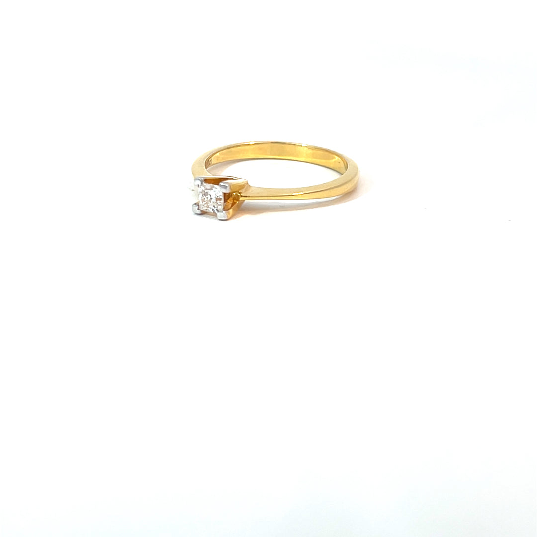 DIAMOND RING