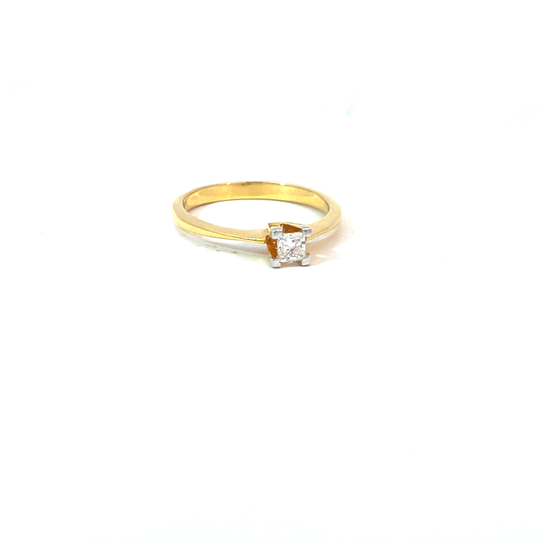DIAMOND RING