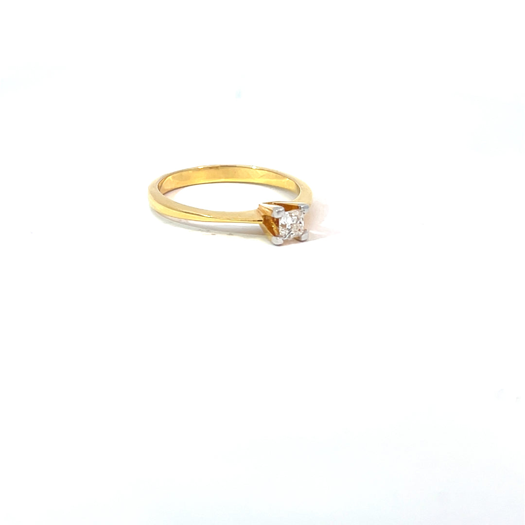 DIAMOND RING