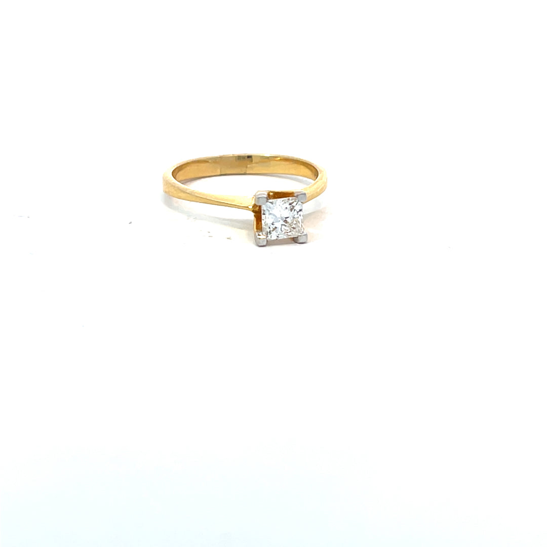 DIAMOND RING