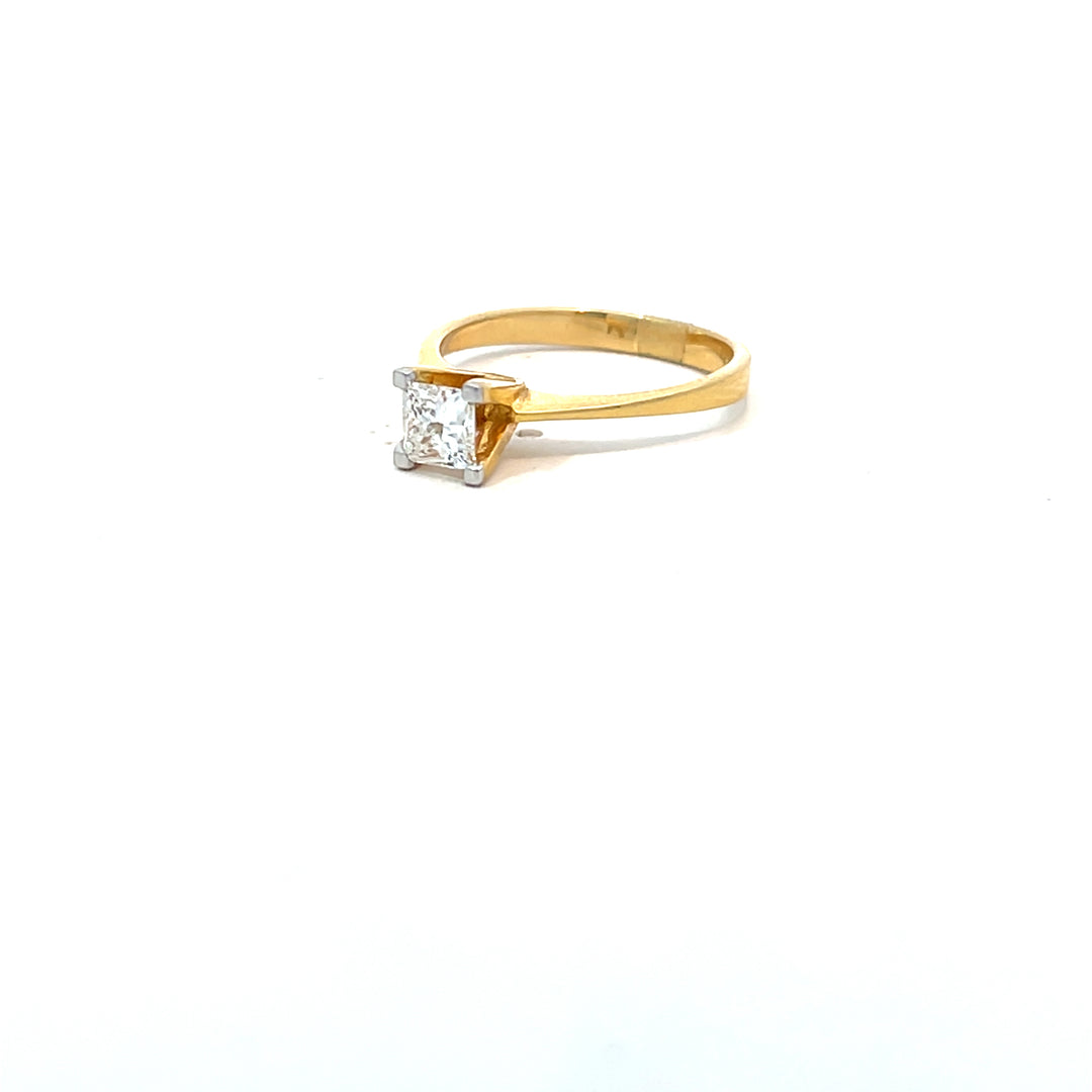 DIAMOND RING