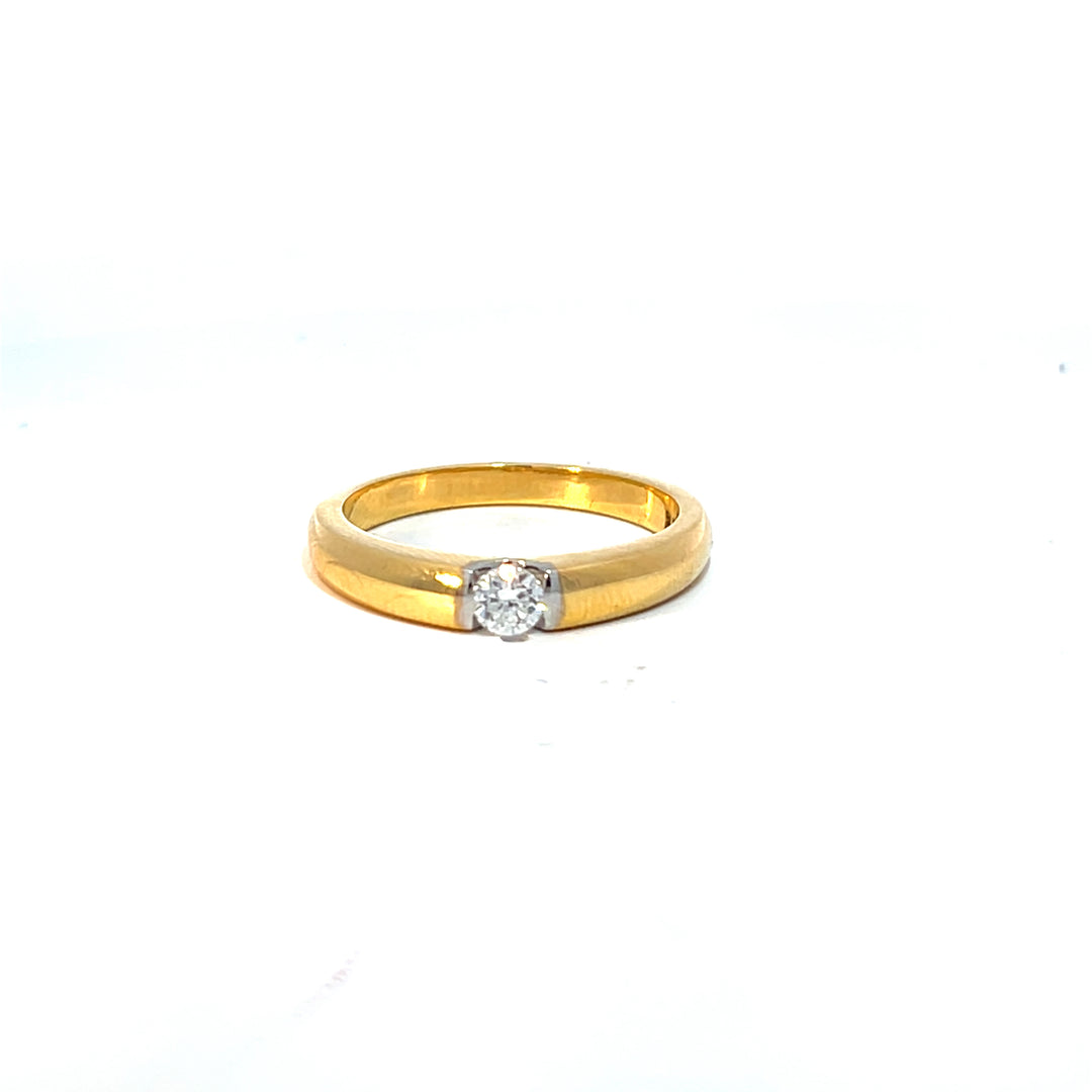 DIAMOND RING