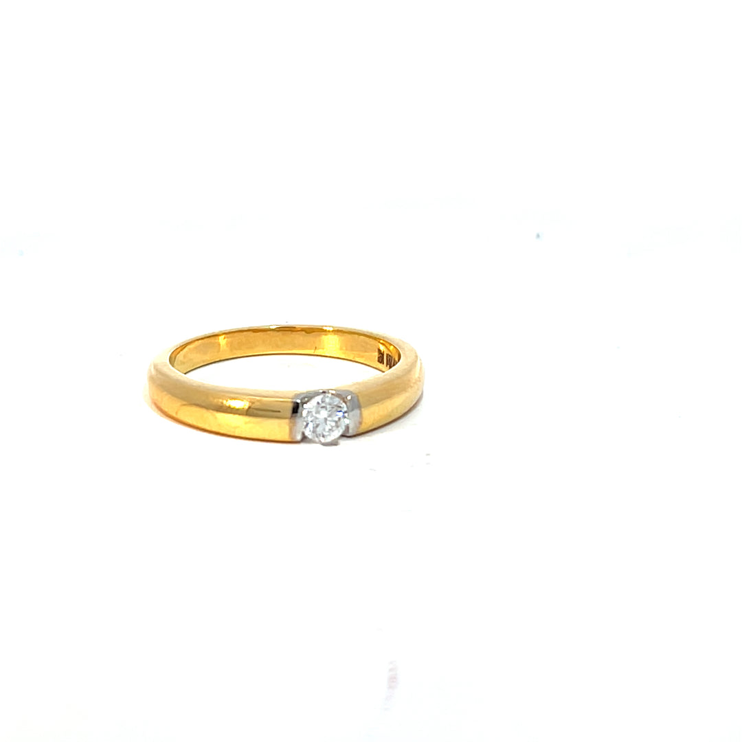 DIAMOND RING