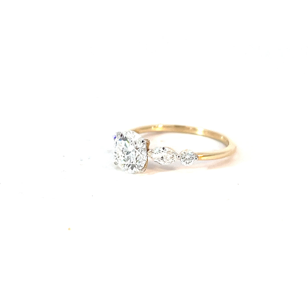 DIAMOND RING