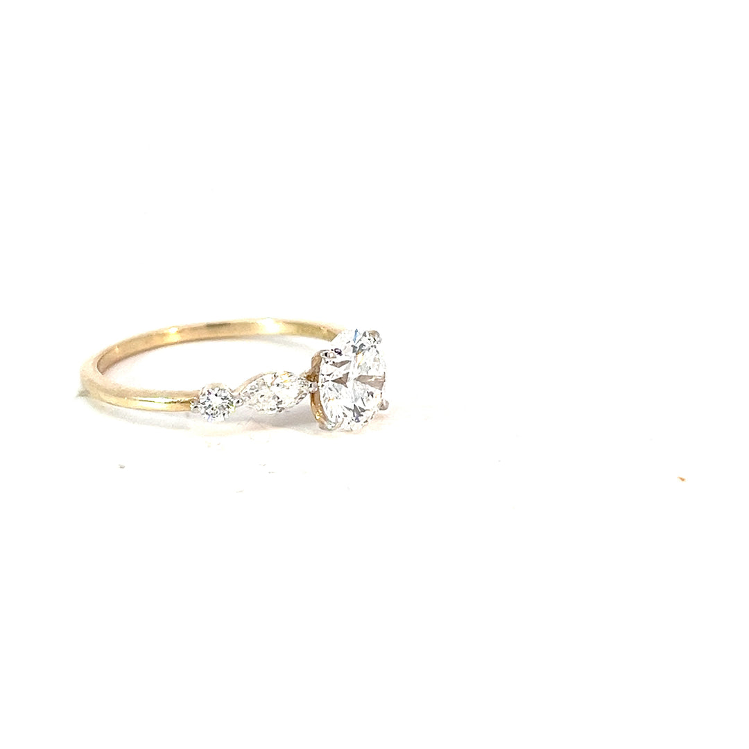 DIAMOND RING