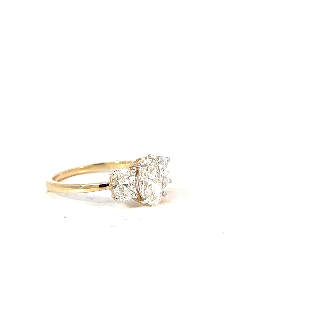 DIAMOND RING