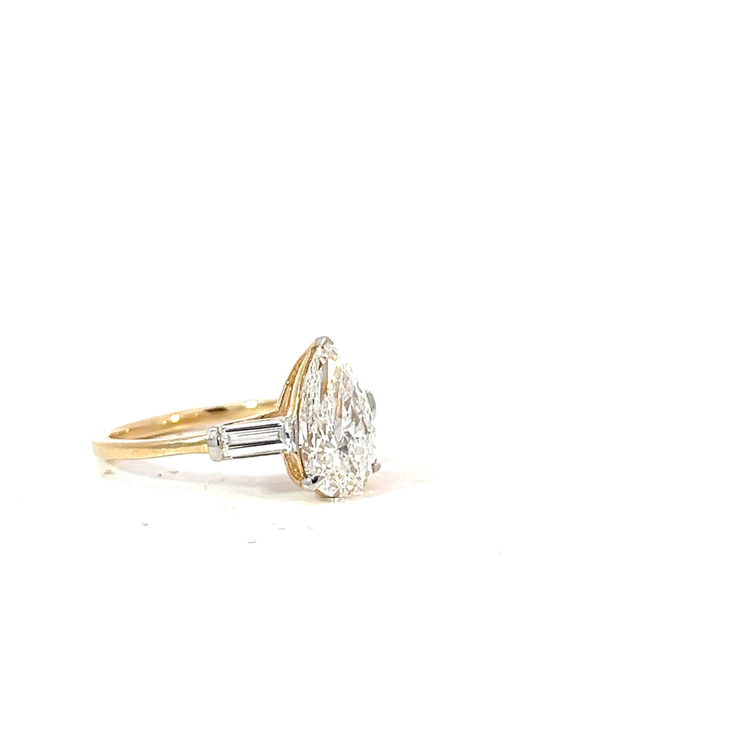 DIAMOND RING