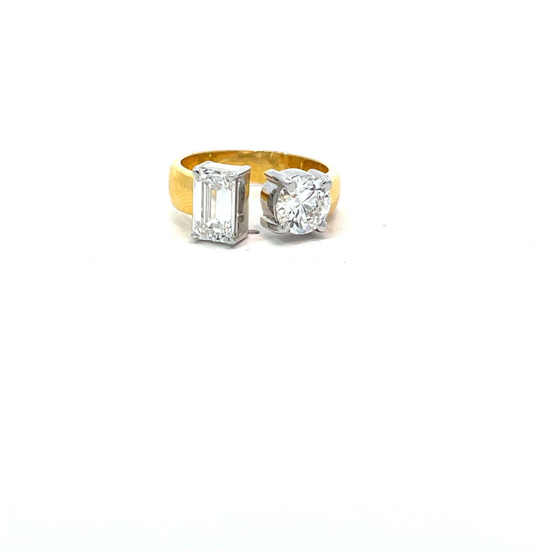 DIAMOND RING