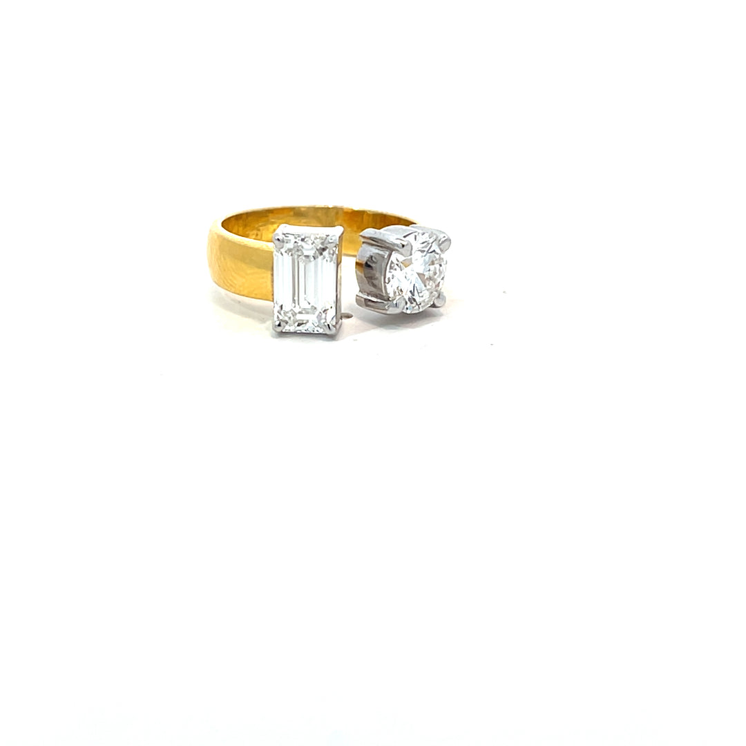 DIAMOND RING