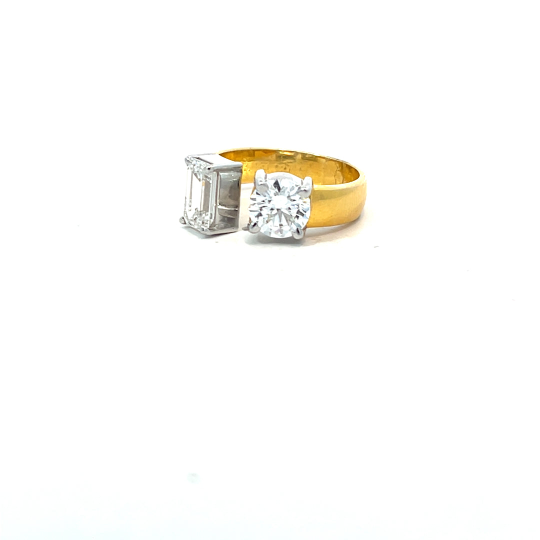 DIAMOND RING