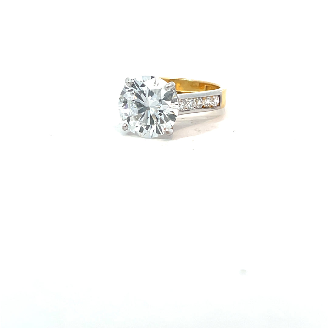 DIAMOND RING