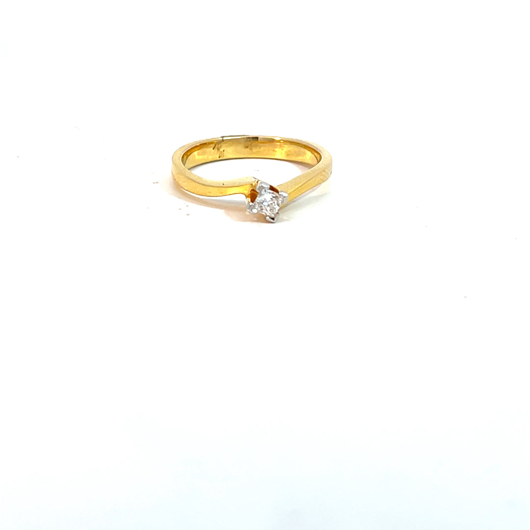 DIAMOND RING
