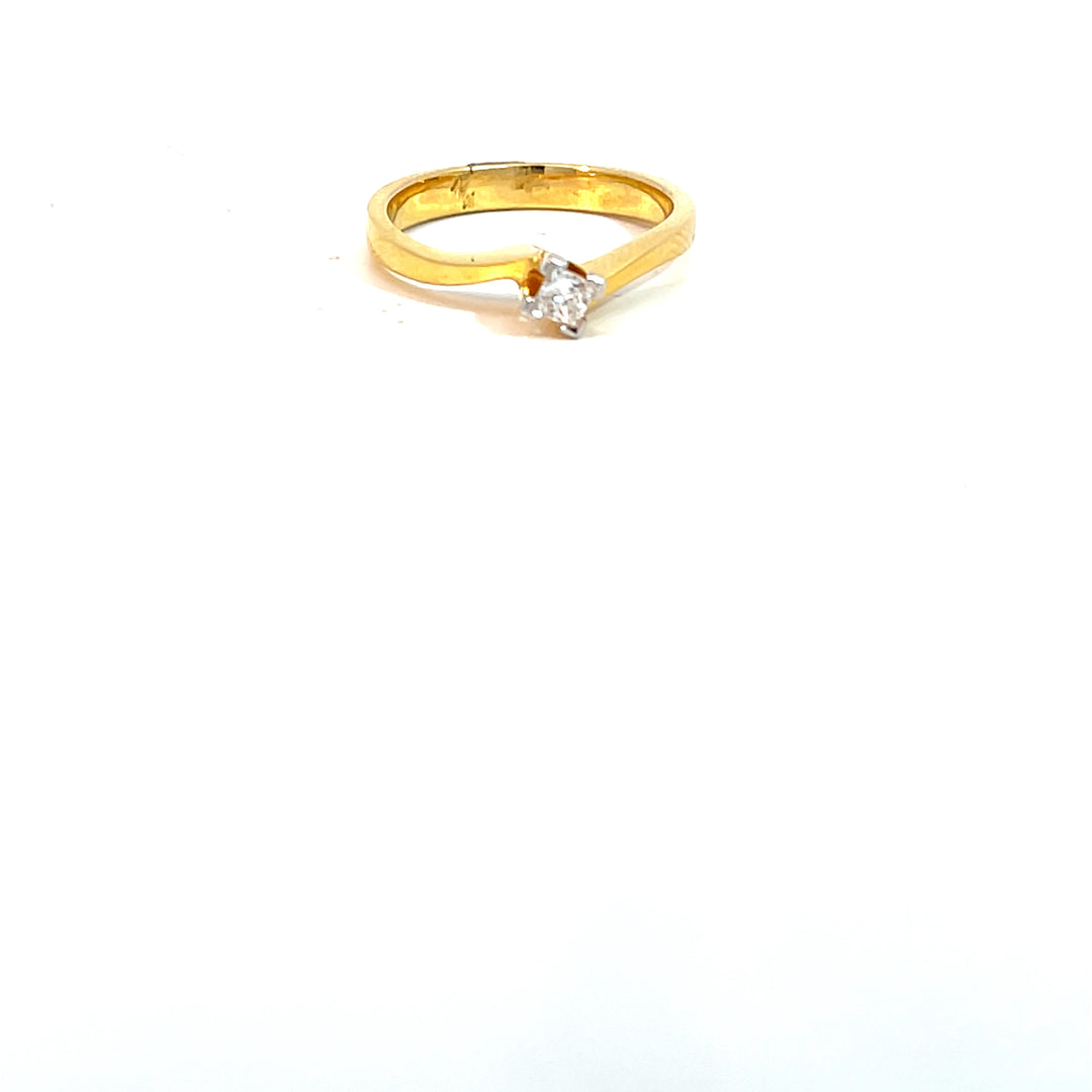 DIAMOND RING