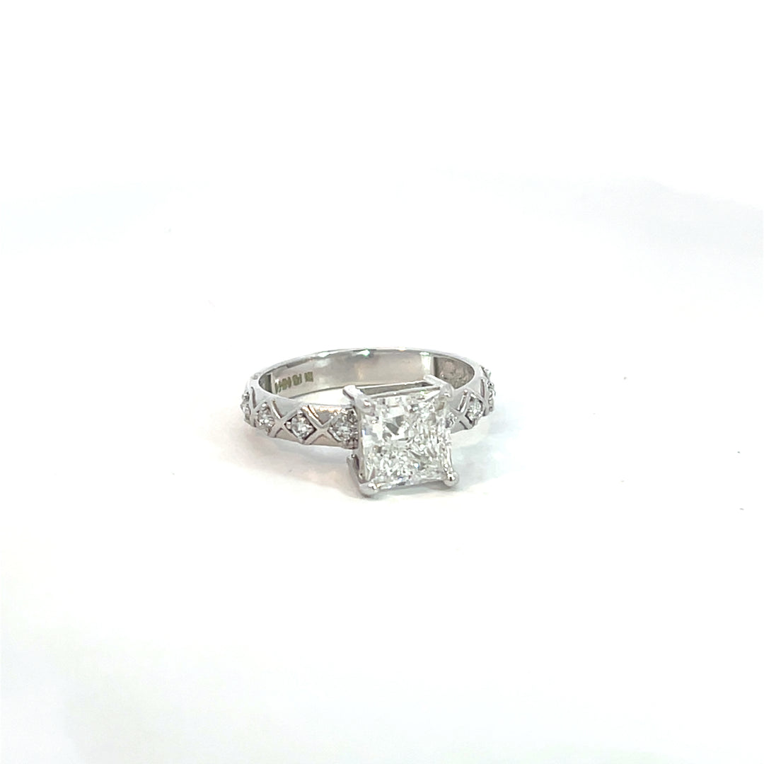 DIAMOND RING