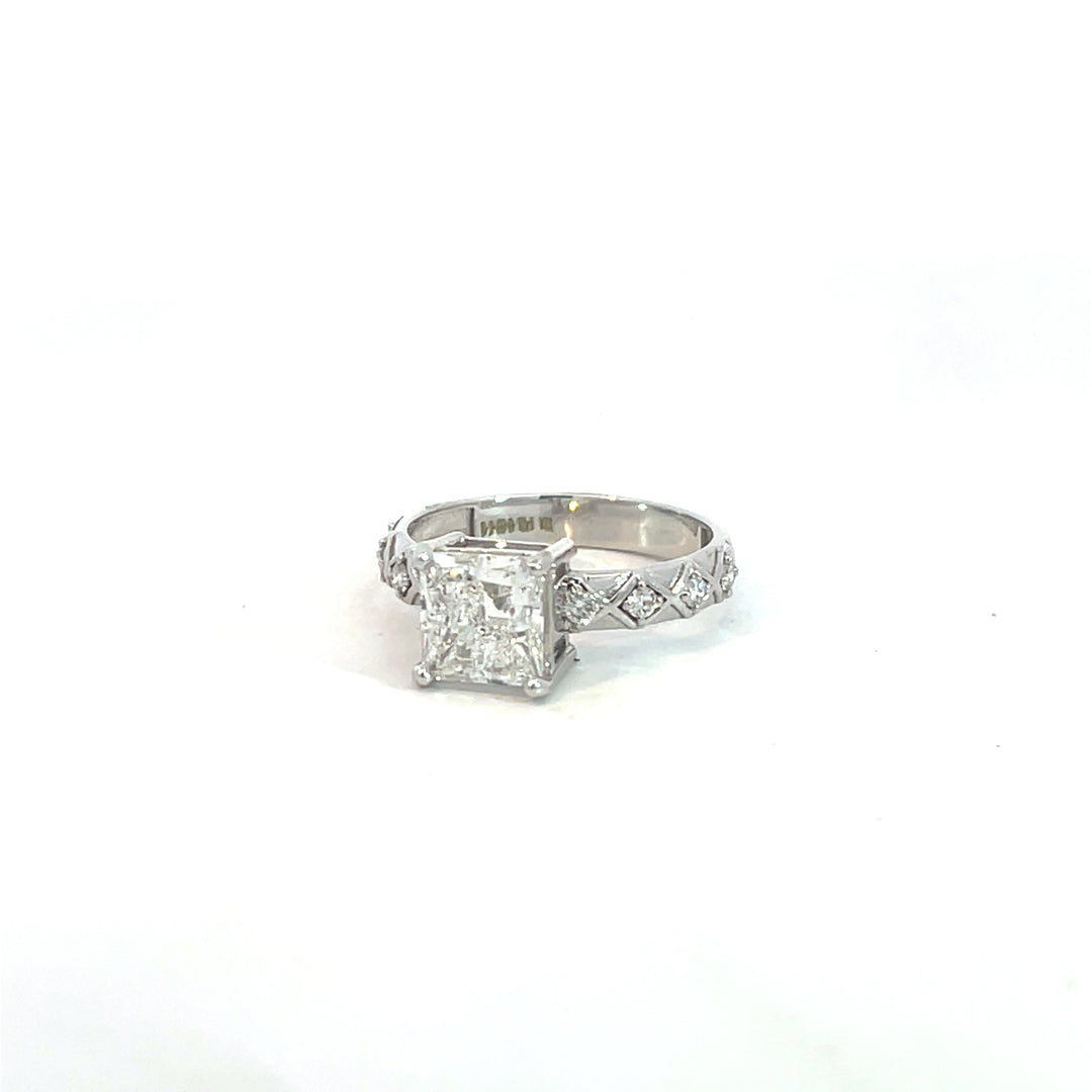 DIAMOND RING