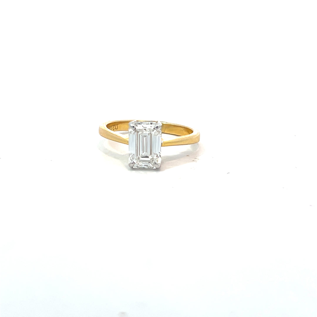 DIAMOND RING