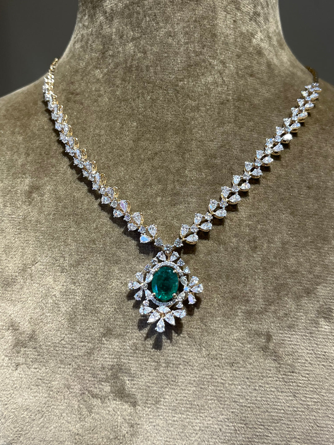 DIAMOND NECKLACE