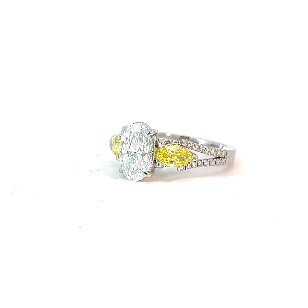 Kama Lumiere Ring