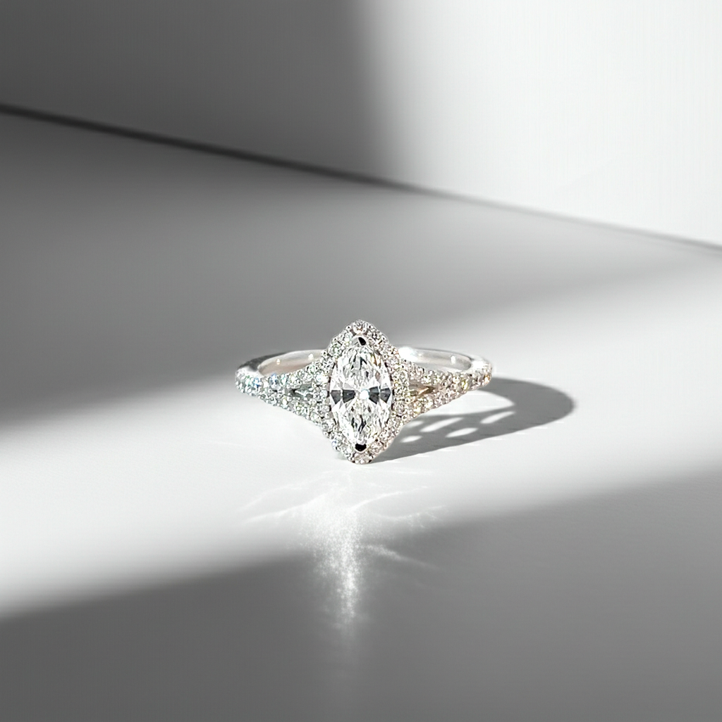 Kama Lumiere Ring