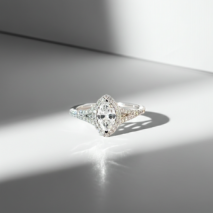Kama Lumiere Ring