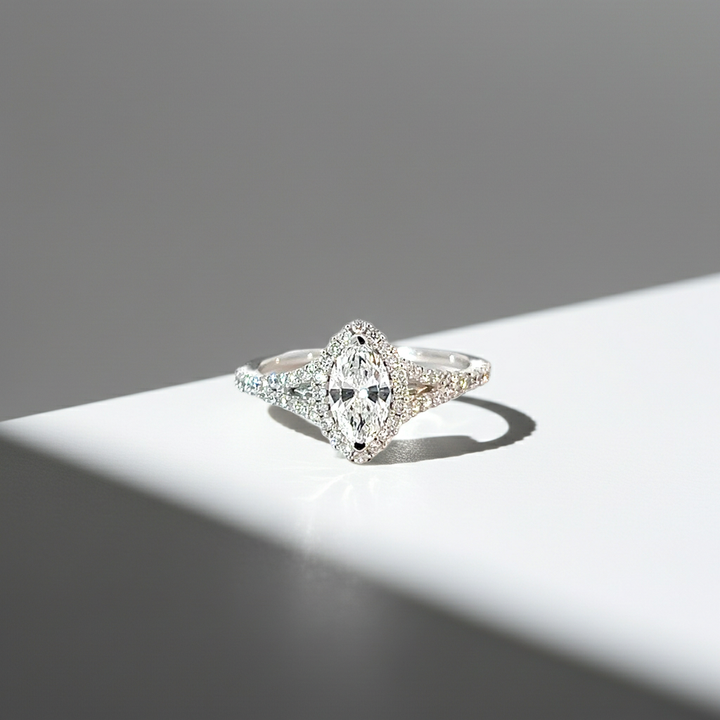 Kama Lumiere Ring