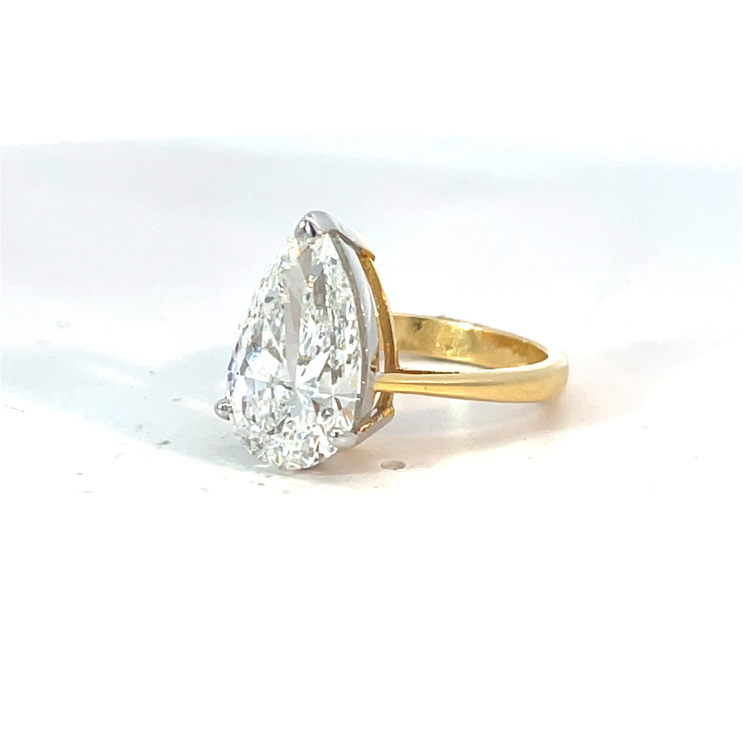 Kama Lumiere Ring
