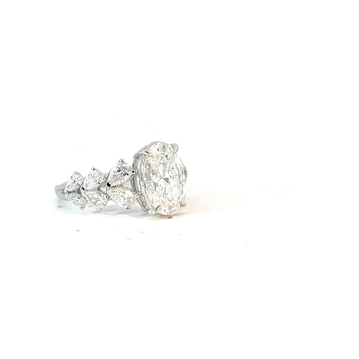 Kama Lumiere Ring