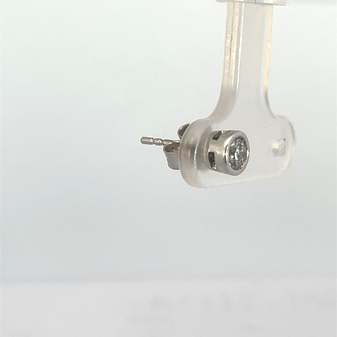 Solitaire Earring