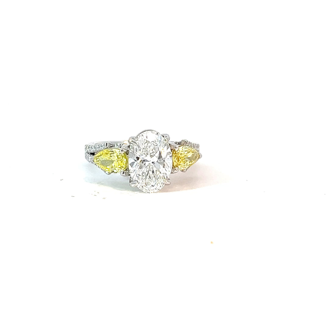 Kama Lumiere Ring