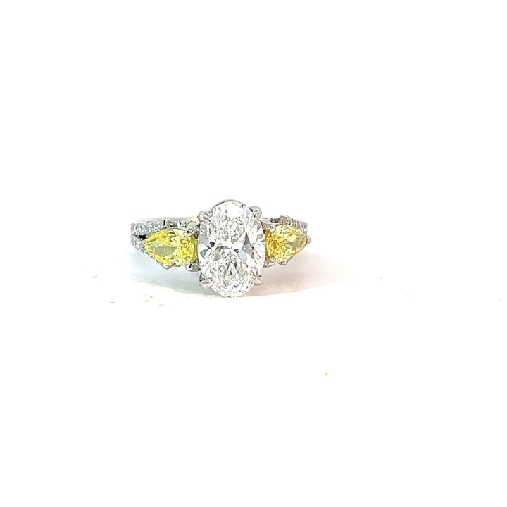 Kama Lumiere Ring
