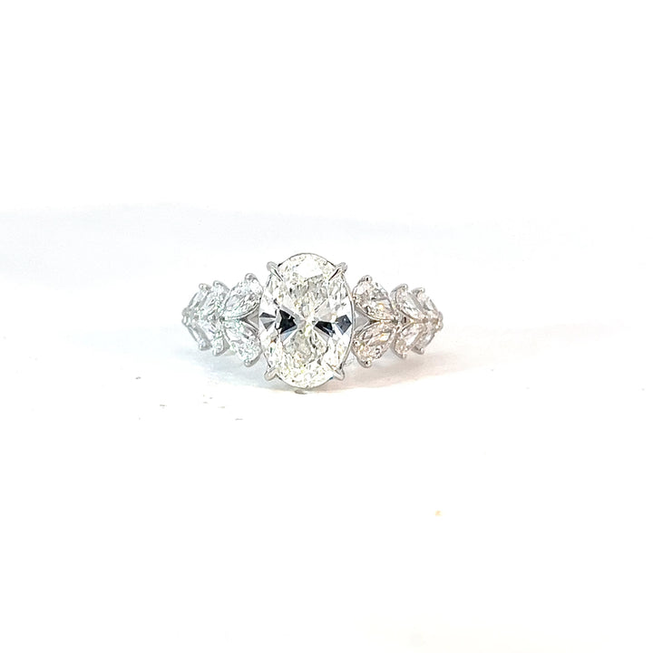 Kama Lumiere Ring