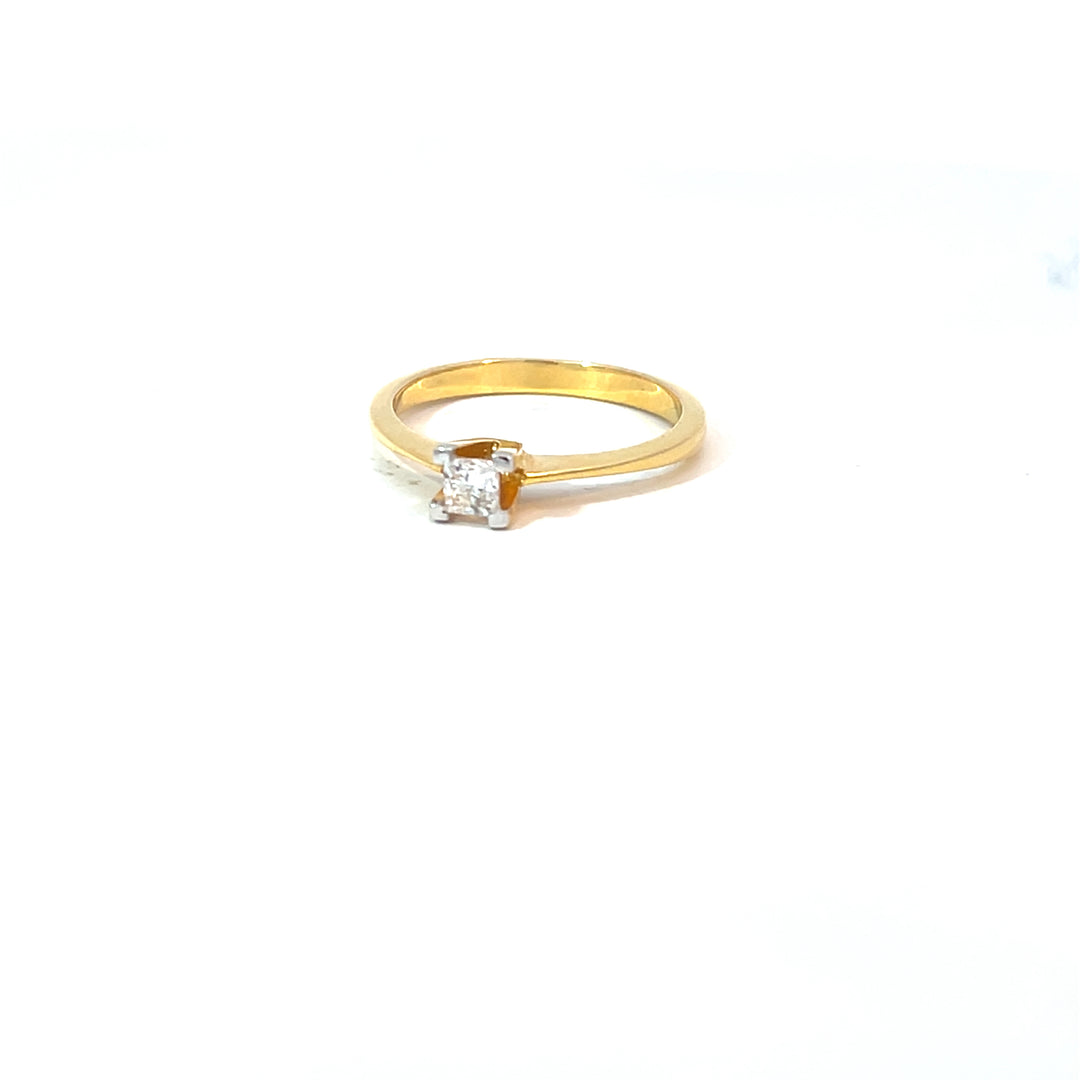 DIAMOND RING
