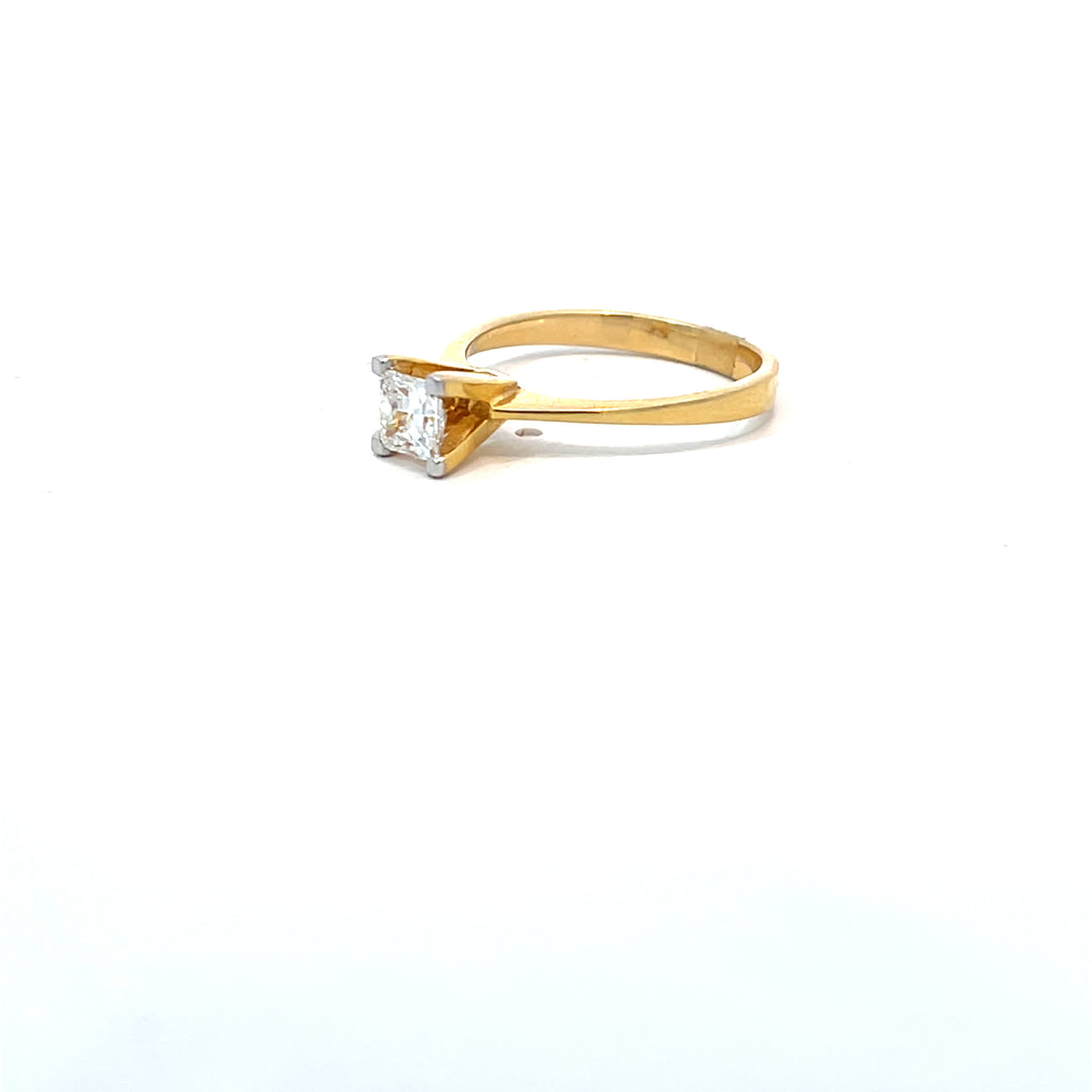 DIAMOND RING