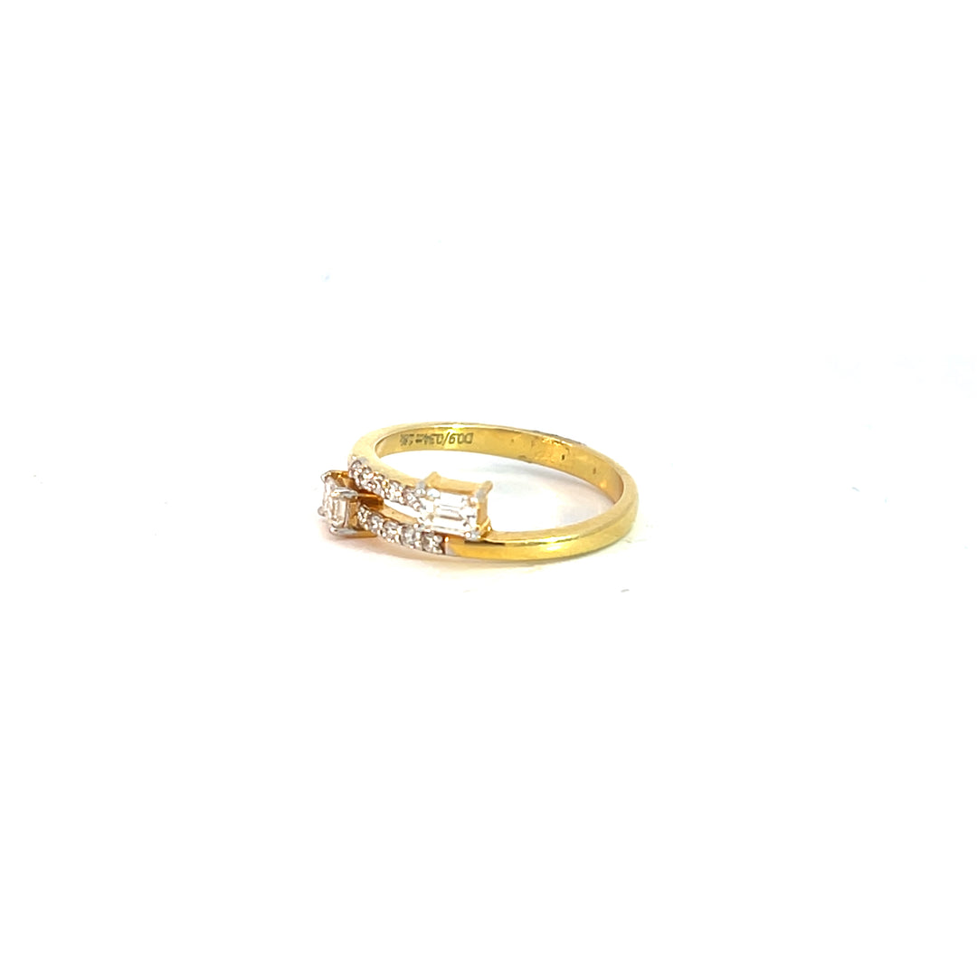 DIAMOND RING