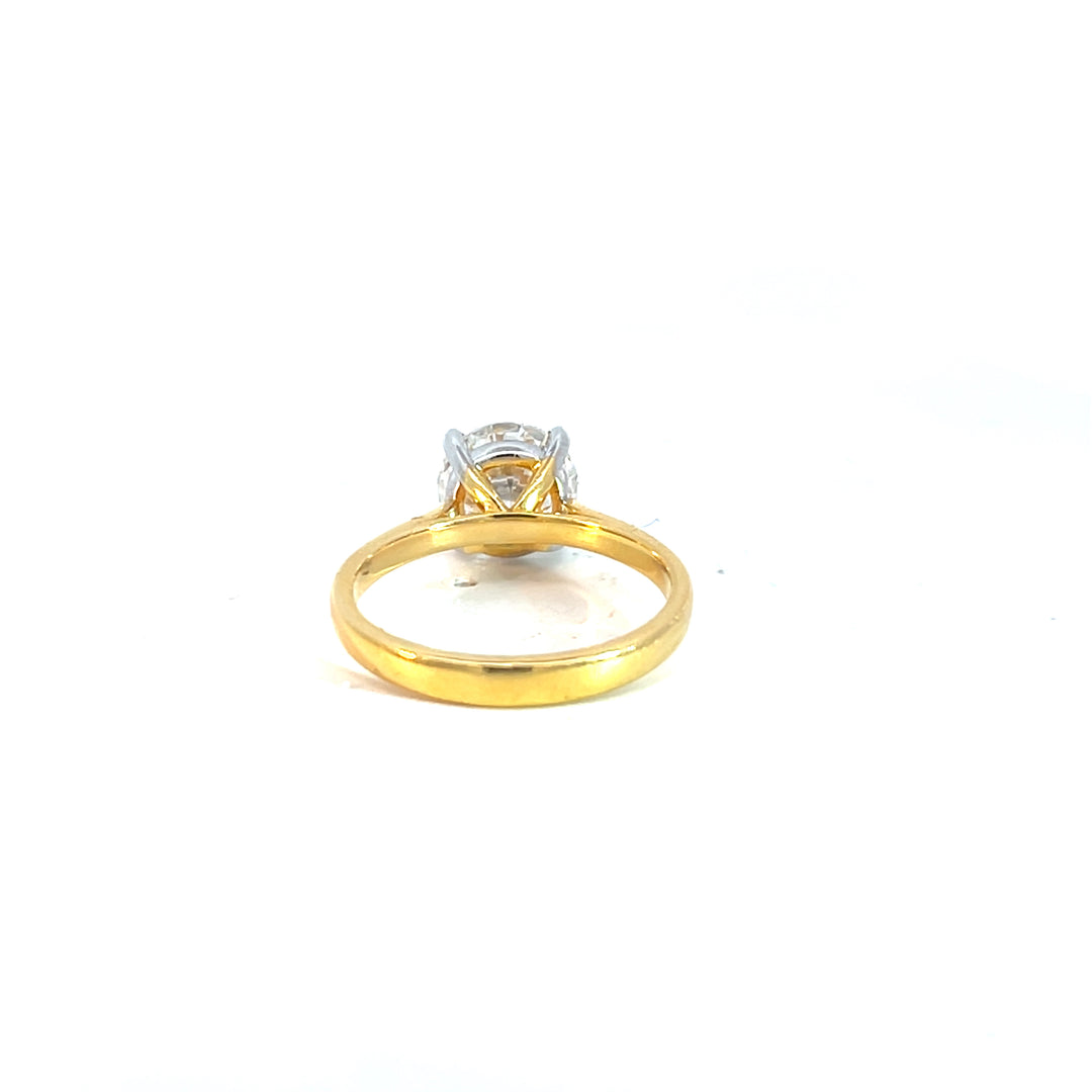 DIAMOND RING