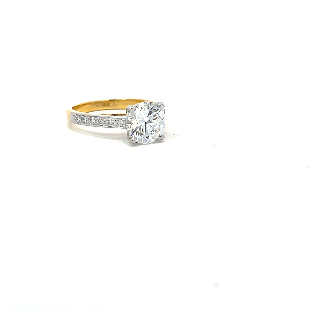 DIAMOND RING