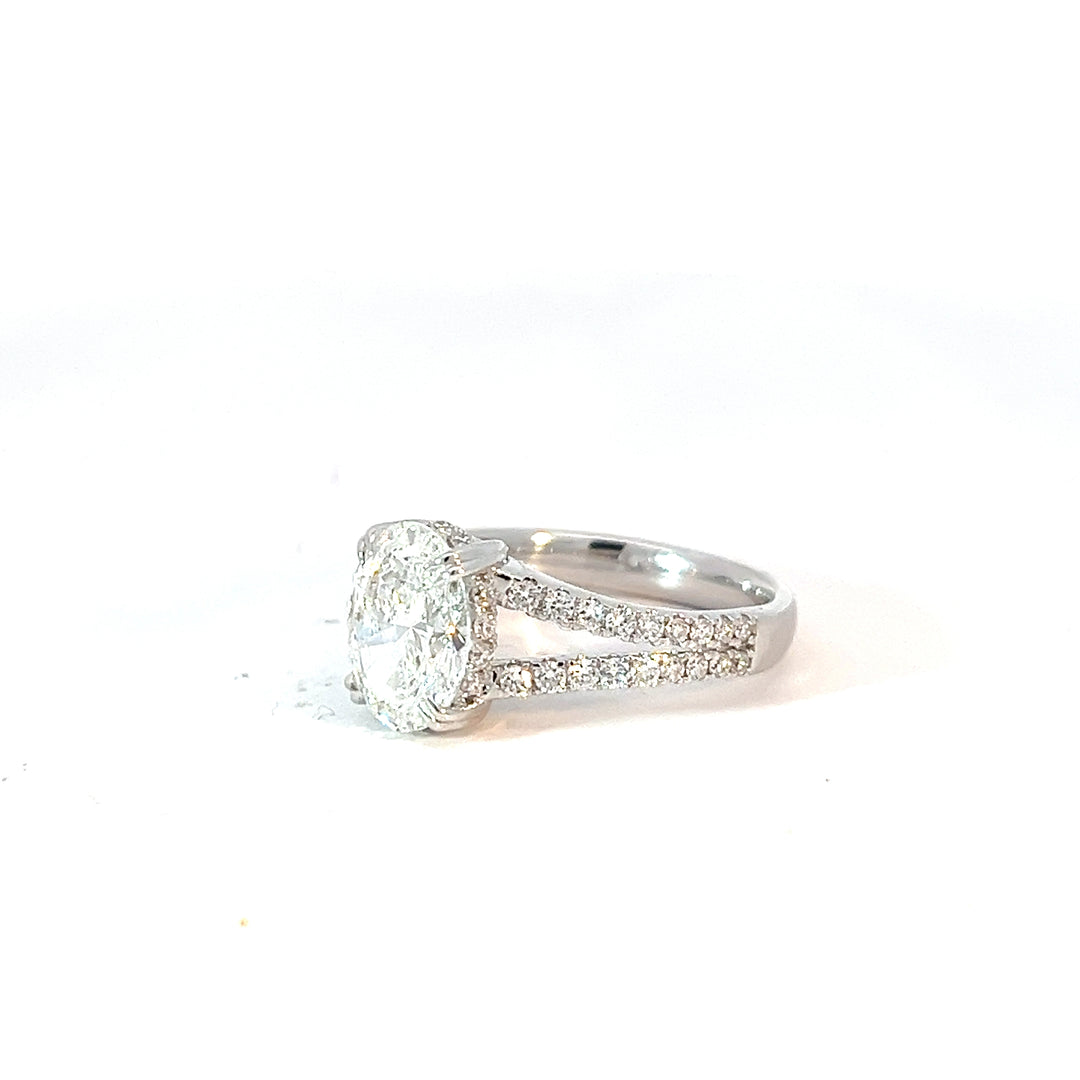 DIAMOND RING
