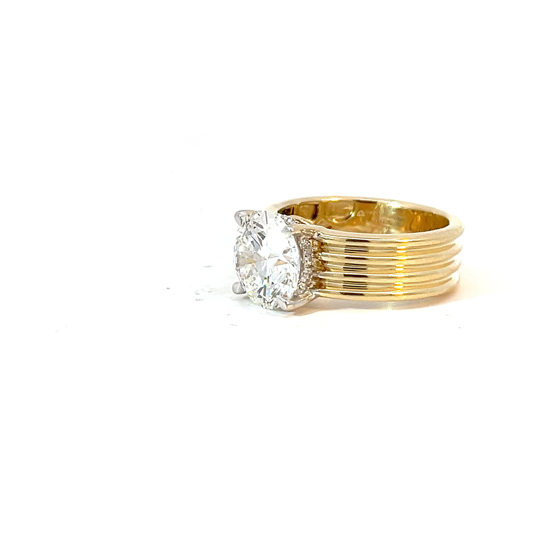 DIAMOND RING