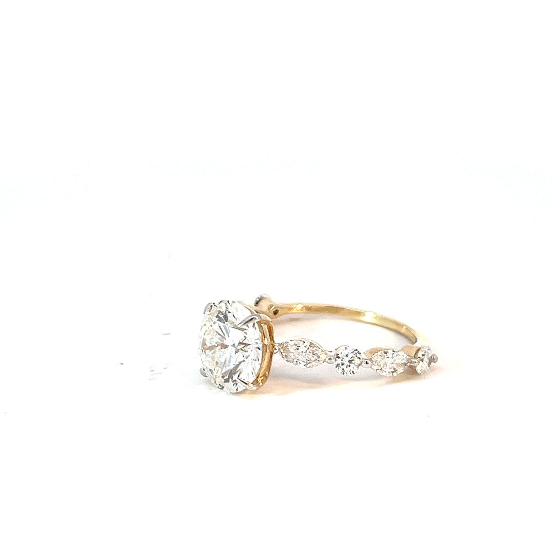 DIAMOND RING