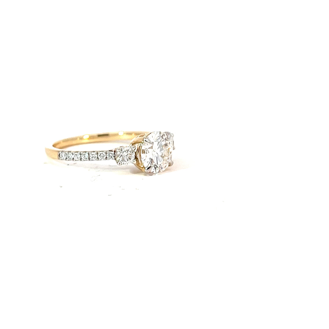 DIAMOND RING