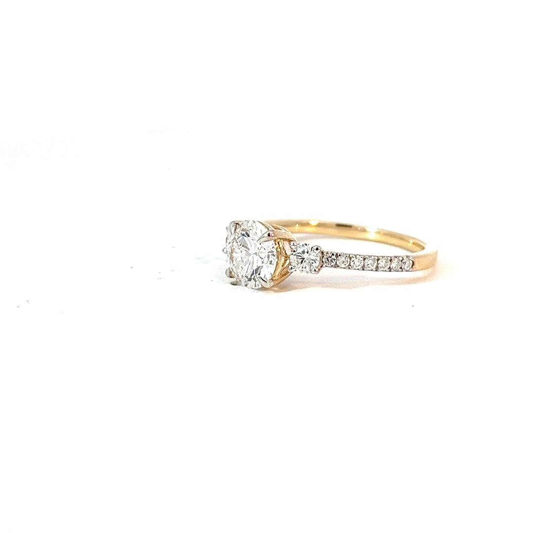 DIAMOND RING