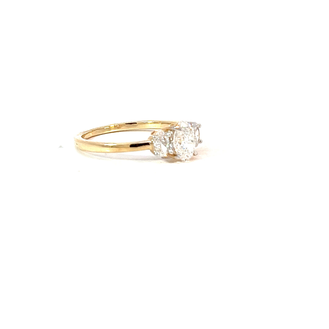 DIAMOND RING