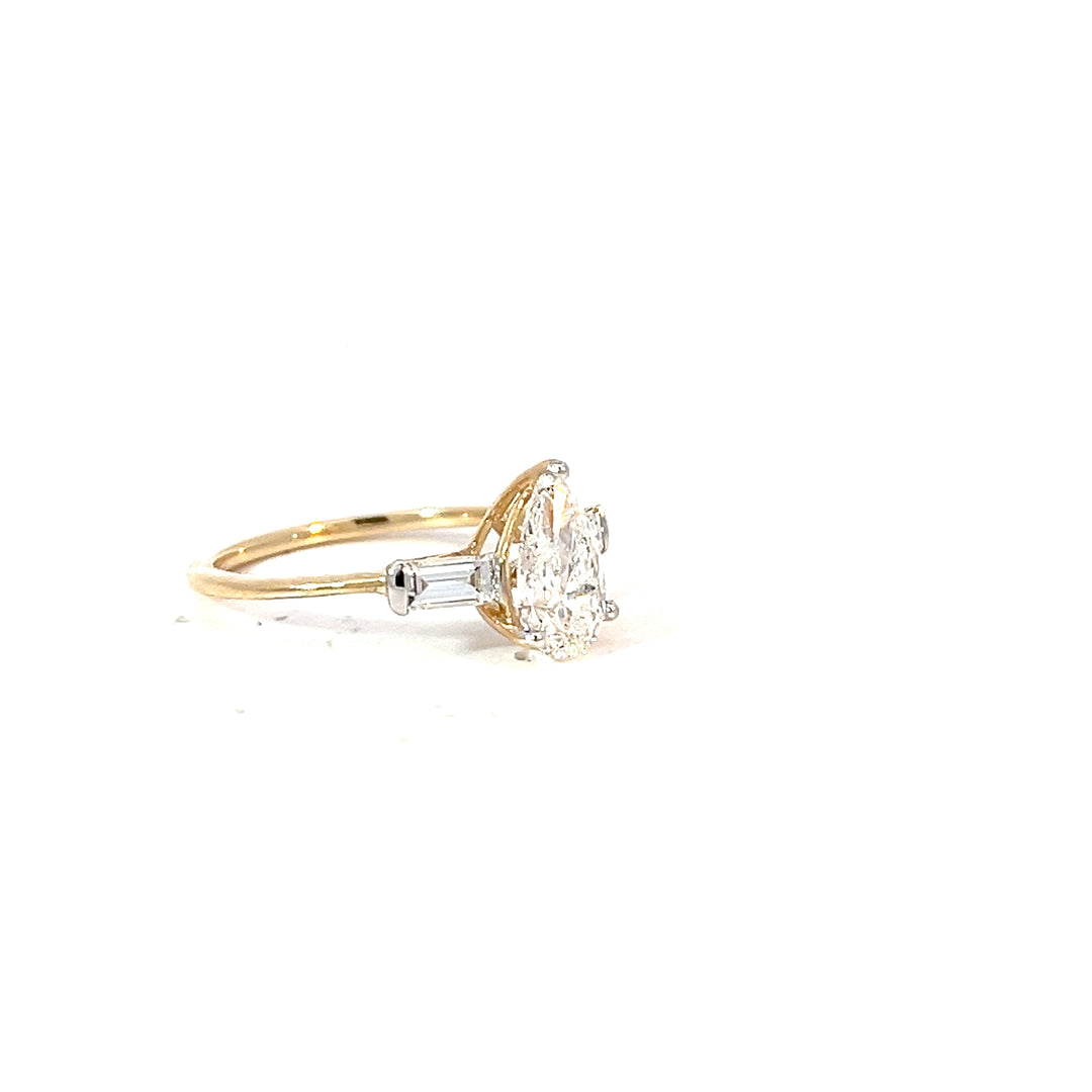 DIAMOND RING