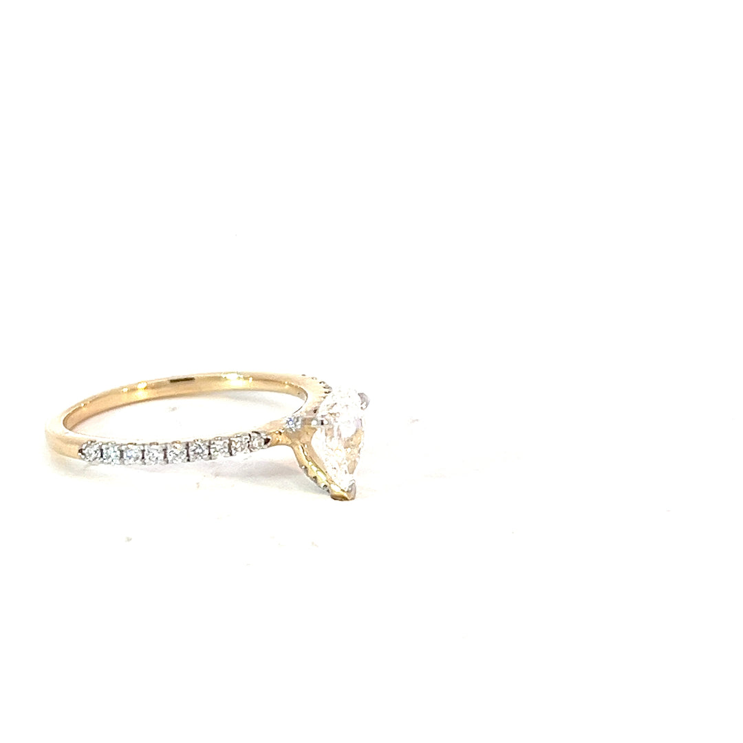 DIAMOND RING