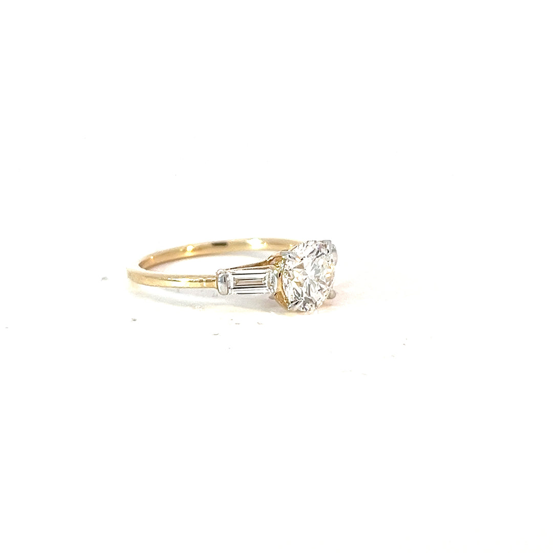 DIAMOND RING