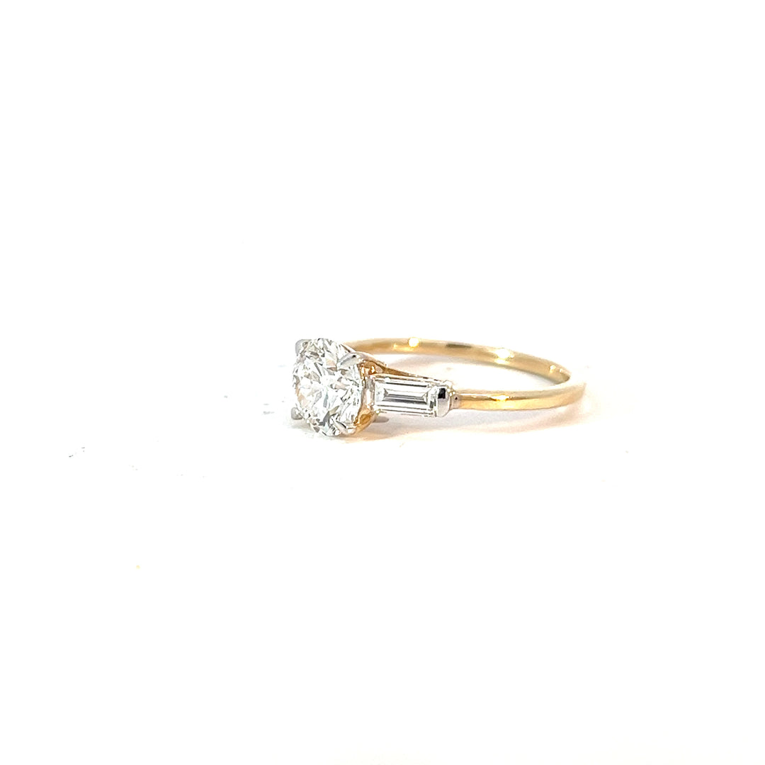 DIAMOND RING