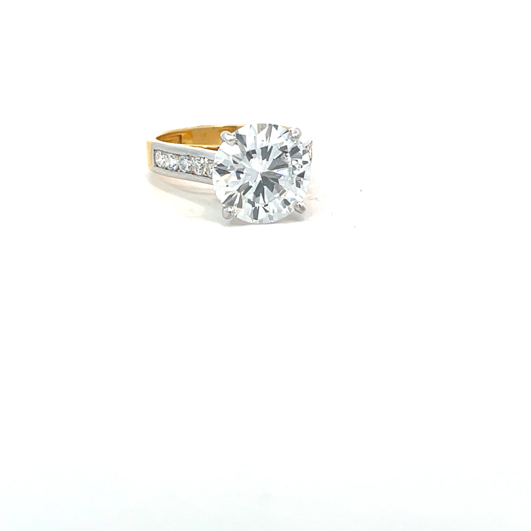 DIAMOND RING