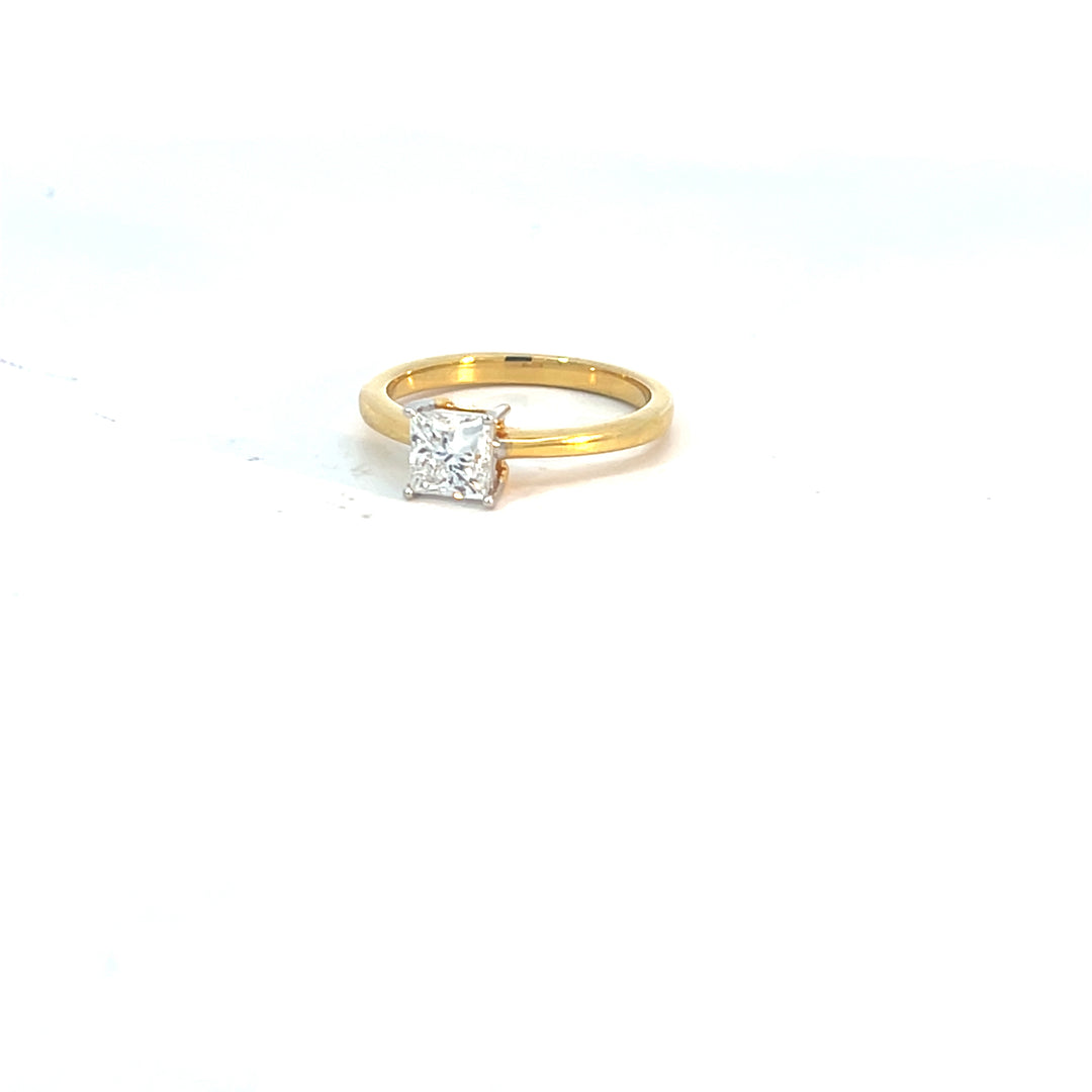 DIAMOND RING